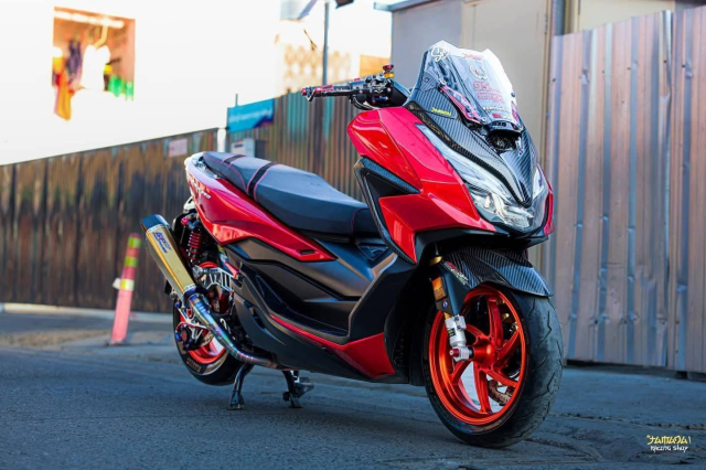 Honda Forza 350 do day noi bat voi dan trang bi khet let