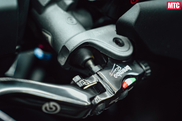 Honda Forza 750 2025 duoc nang cap het bai lam AE me Maxi Scooter dung ngoi khong yen - 6