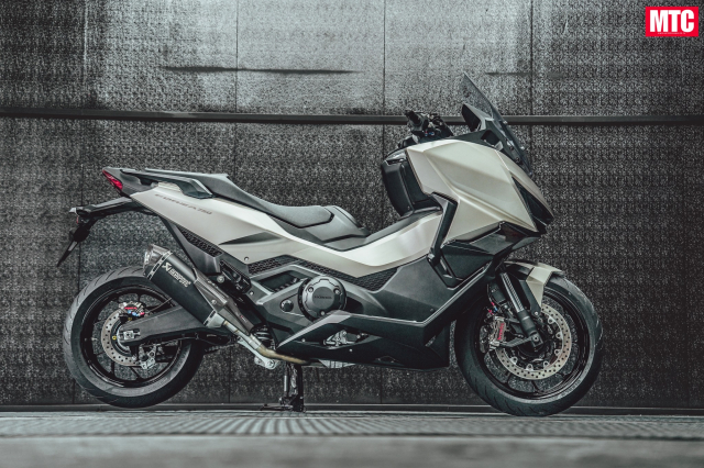 Honda Forza 750 2025 duoc nang cap het bai lam AE me Maxi Scooter dung ngoi khong yen - 21