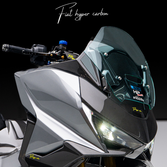 Honda Forza750 do sieu pham Carbon hoa khien moi anh nhin guc nga