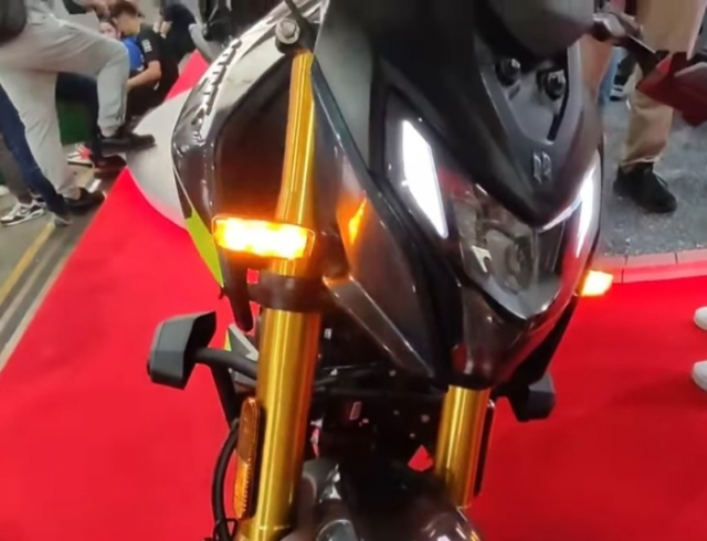 Kham pha Hunk 160R 4V Chien binh moi khuay dao phan khuc xe con tay 160cc - 4