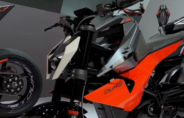 KTM EDuke bat ngo lo dien tai Motohall Tin hieu hoi sinh hay chi la nha hang - 5