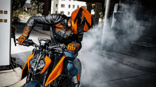 KTM Husqvarna GasGas ve tay Bajaj Cuoc chuyen giao lon va cau hoi cho tuong lai cua KTM