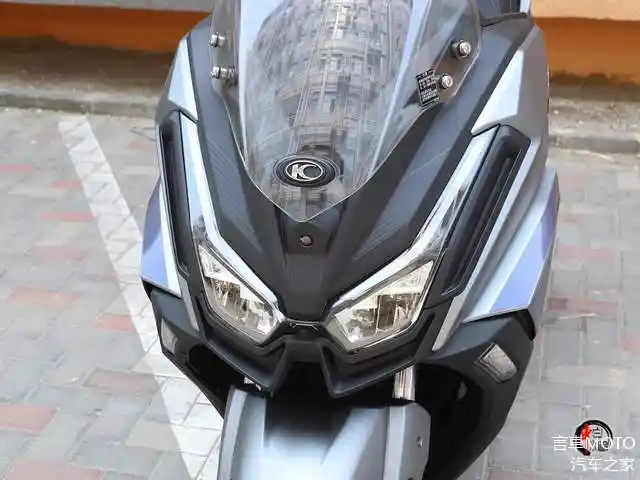 Kymco CT250 2025 vua ra mat voi gia ban quy doi khoang 63 trieu Dong doi thu kho xoi cua XMax 250