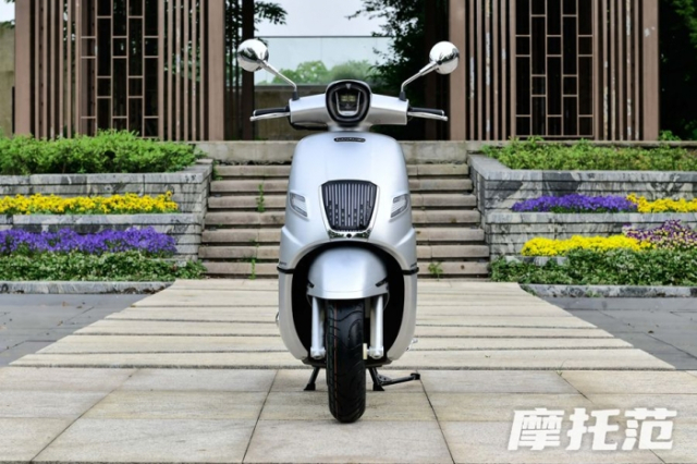 Ra mat mau xe ga 250cc moi Dang hoai co manh me giau cong nhe nhung gia cuc re chi 54 trieu VND - 4