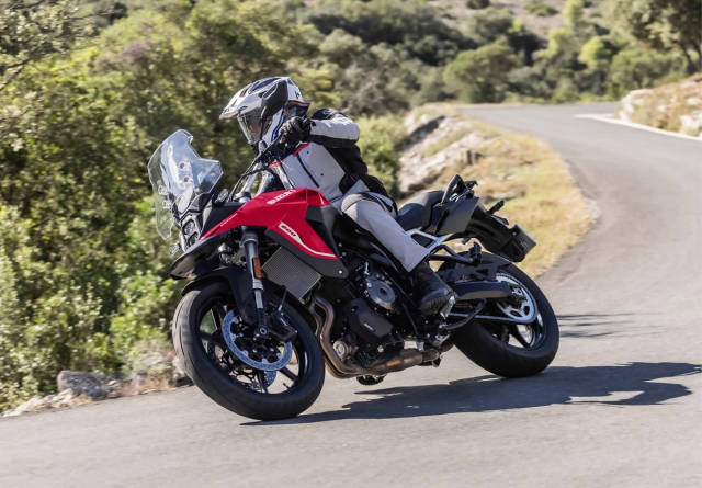 Suzuki VStrom 800 Series Adventure 2025 Bung no voi dien mao moi tai chau Au - 5