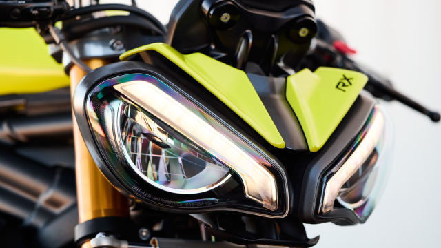 Triumph Speed Triple 1200 RX 2025 trinh lang Co may the thao dinh cao voi chat rieng gioi han - 4