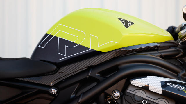 Triumph Speed Triple 1200 RX 2025 trinh lang Co may the thao dinh cao voi chat rieng gioi han - 7