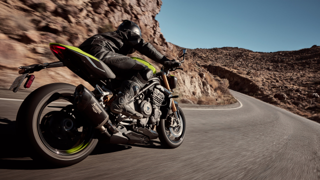 Triumph Speed Triple 1200 RX 2025 trinh lang Co may the thao dinh cao voi chat rieng gioi han - 11