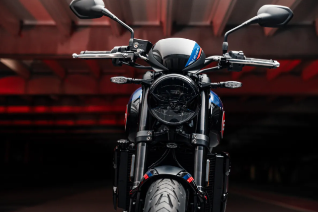 Triumph Trident Triple Tribute 2025 tro lai voi phoi mau moi bung no hon nam truoc