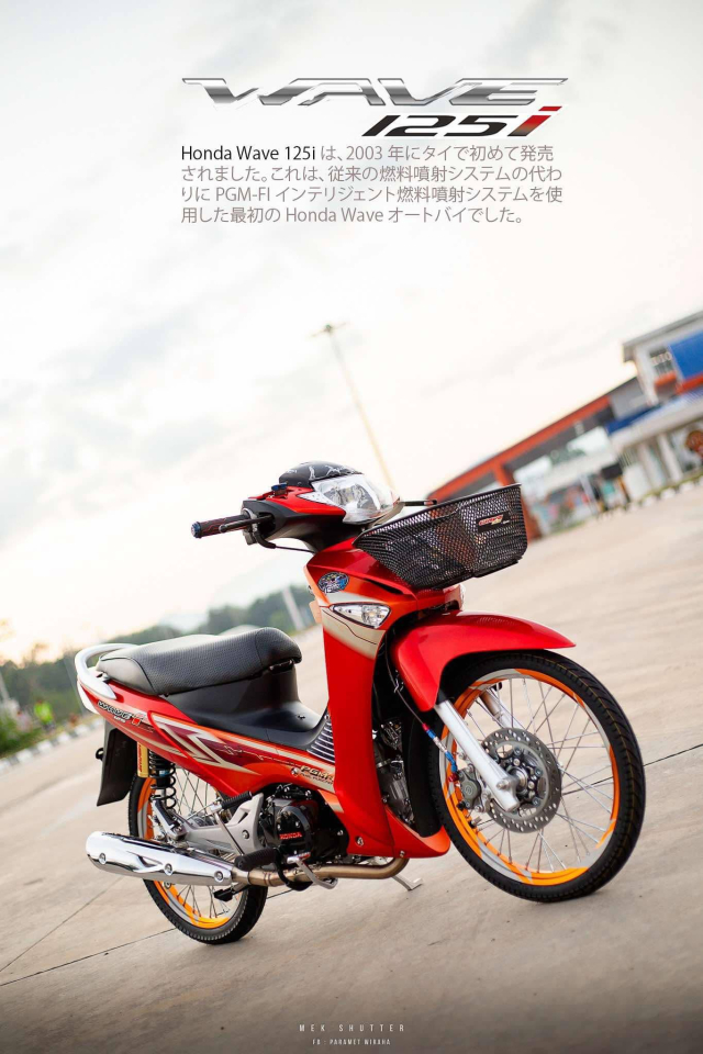 Wave 125i chay pho voi sac cam do dam chat Thai choi lon trong ban do full option