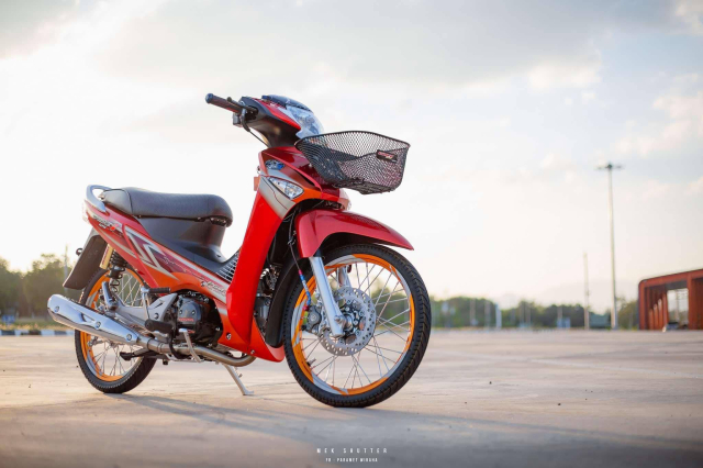 Wave 125i chay pho voi sac cam do dam chat Thai choi lon trong ban do full option - 6