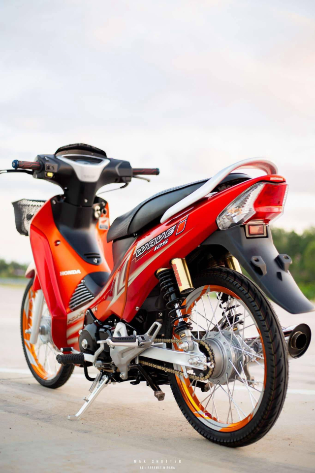 Wave 125i chay pho voi sac cam do dam chat Thai choi lon trong ban do full option - 21