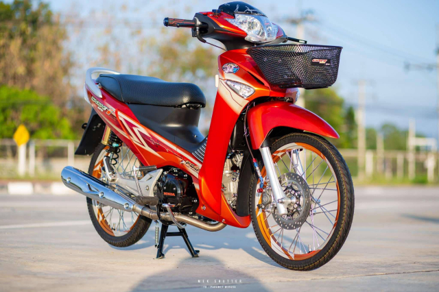 Wave 125i chay pho voi sac cam do dam chat Thai choi lon trong ban do full option - 23