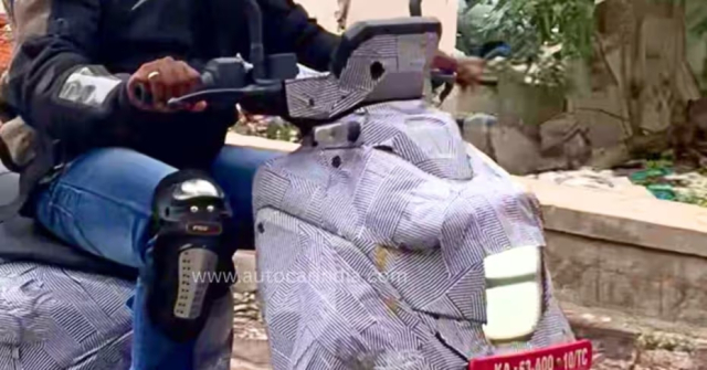 Xe dien hoan toan moi cua Yamaha lo dien khi dang chay thu tren duong pho