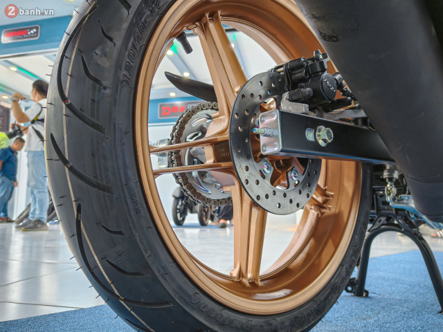 Yamaha Y15ZR SE bat ngo do bo ve Viet Nam voi so luong chi von ven 25 chiec - 30