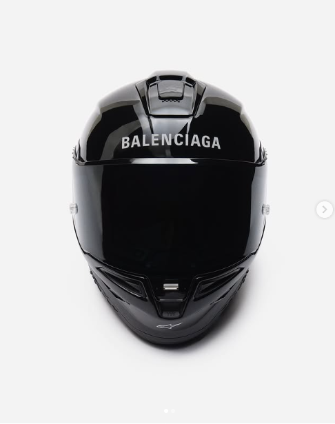 Balenciaga x Alpinestars khi thoi trang Cao Cap chinh thuc choi that voi do bao ho mo to