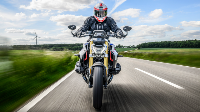 BMW R1300R 2025 Quai thu hypernaked da nhan cach den tu xu Bavaria
