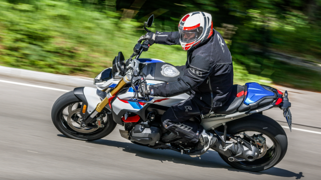BMW R1300R 2025 Quai thu hypernaked da nhan cach den tu xu Bavaria - 10