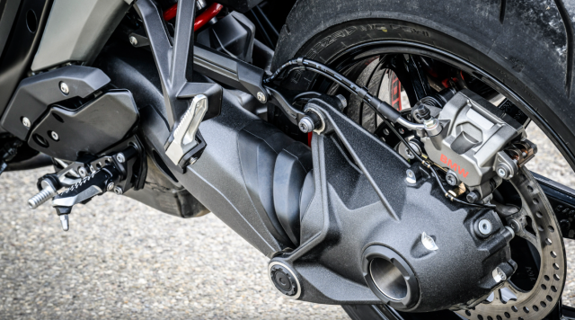 BMW R1300R 2025 Quai thu hypernaked da nhan cach den tu xu Bavaria - 12