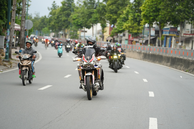 Hanh trinh 84 Honda Biker tiep tuc lan banh tu TPHCM den Ta Dung voi su tham gia cua gan 200 biker - 4