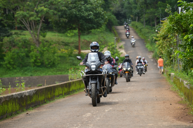 Hanh trinh 84 Honda Biker tiep tuc lan banh tu TPHCM den Ta Dung voi su tham gia cua gan 200 biker - 14