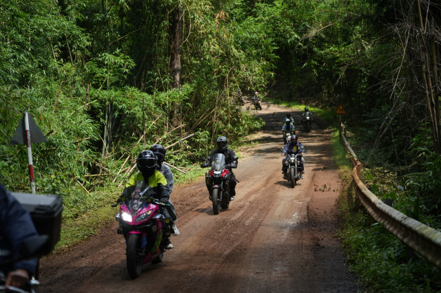 Hanh trinh 84 Honda Biker tiep tuc lan banh tu TPHCM den Ta Dung voi su tham gia cua gan 200 biker - 17