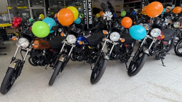 Hinh anh thuc te cua Suzuki GN125 ABS 2025 vua co mat tai dai ly Co dien nhung khong loi thoi - 4