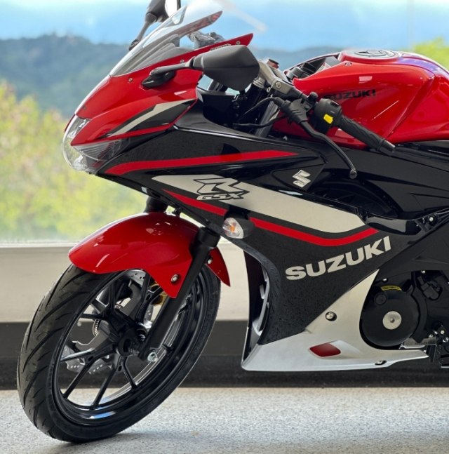 Hinh anh thuc te cua Suzuki GSXR150 Modelo 2026 voi phanh ABS 2 kenh vua len ke tai cac dai ly - 9