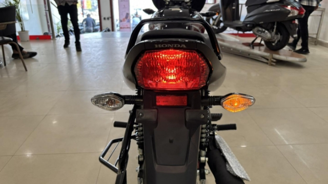 Honda Shine 125 2025 mau xe con tay vua ra mat voi gia chi khoang 23 trieu Dong - 10