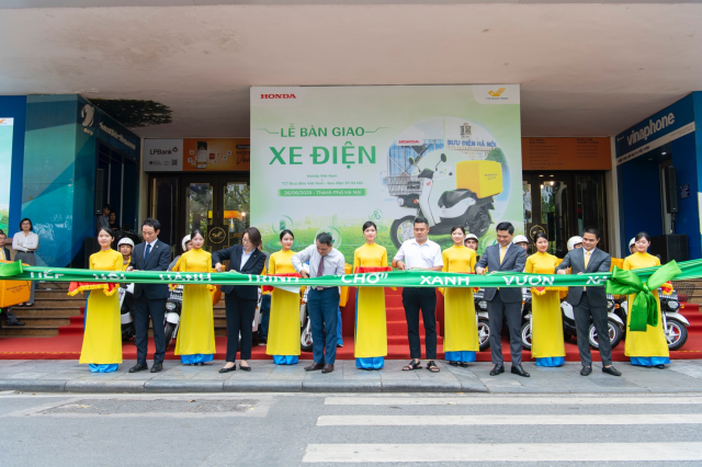 Honda Viet Nam va Buu dien Viet Nam day manh hop tac mo rong du an su dung xe dien giao hang - 5