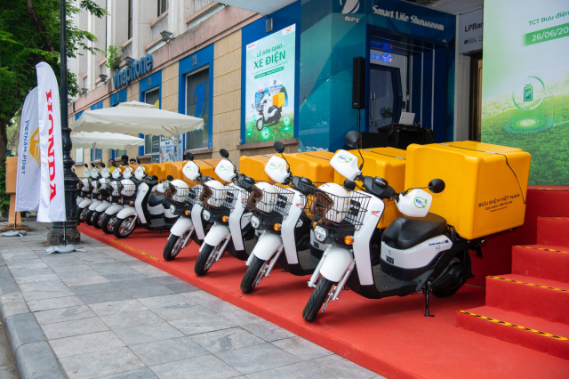 Honda Viet Nam va Buu dien Viet Nam day manh hop tac mo rong du an su dung xe dien giao hang - 11