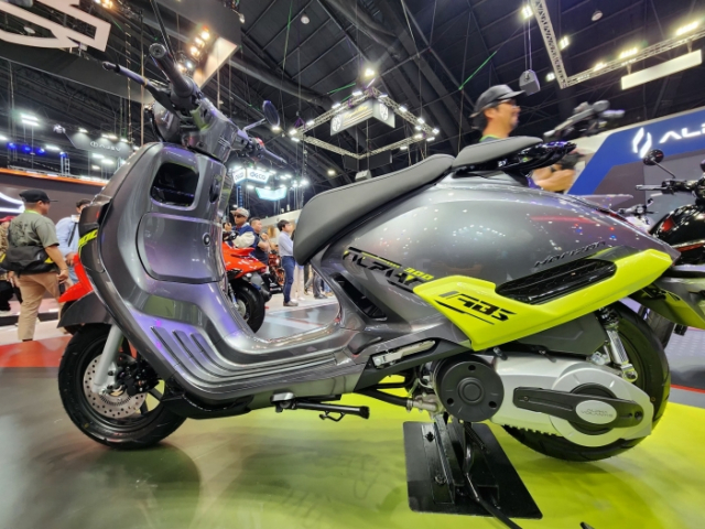 Kham pha Horizon 300 ABS 2025 vua ra mat voi gia ban re hon ca Honda SH160i