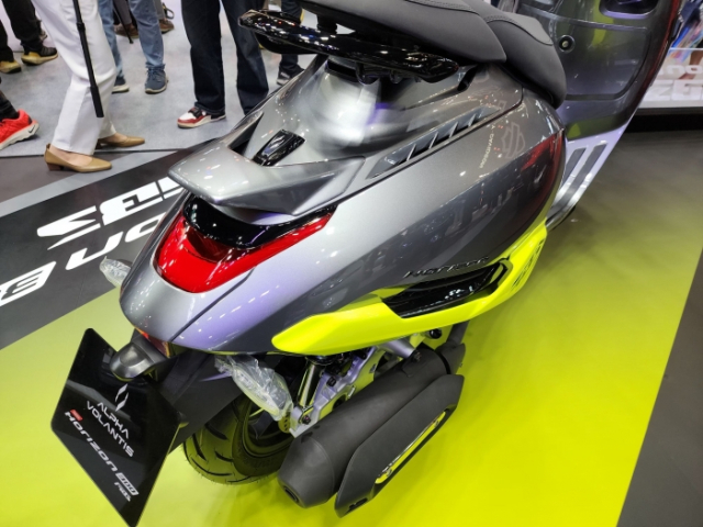 Kham pha Horizon 300 ABS 2025 vua ra mat voi gia ban re hon ca Honda SH160i - 5