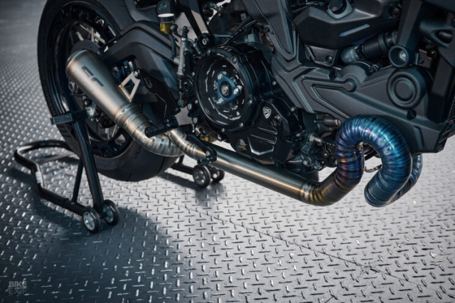 Khi Ducati Monster bien hinh thanh con bao do tu Rough Crafts - 8