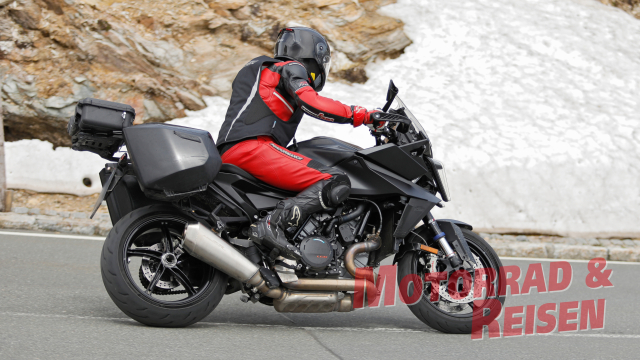 KTM 1390 Super Duke GT 2026 lo dien voi thiet ke moi thung xe cai tien va san sang ra mat - 4