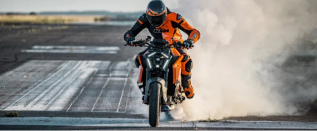 KTM 1390 Super Duke R EVO 2025 Quai thu thong minh tu vuon cam da tro lai - 4