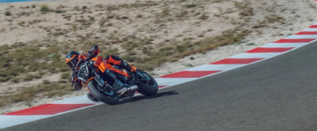 KTM 1390 Super Duke R EVO 2025 Quai thu thong minh tu vuon cam da tro lai - 7