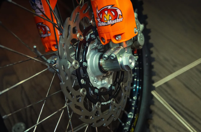 KTM 450 Rally Replica 2026 Chien Ma Sa Mac tro lai voi phien ban Sanders day cam xuc - 10