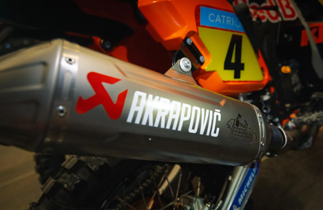 KTM 450 Rally Replica 2026 Chien Ma Sa Mac tro lai voi phien ban Sanders day cam xuc - 12