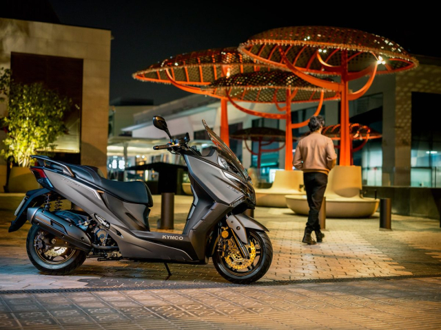 Kymco XTown CT125 2025 vua ra mat Doi thu xung tam cua Honda PCX125 - 4
