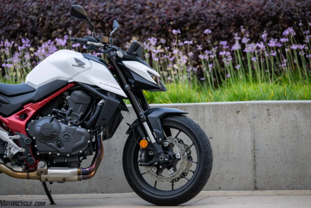 Lan dau lai CB750 Hornet 2025 Mot chiec xe that su Vao Viec dung kieu Honda - 4