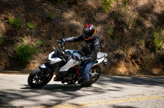 Lan dau lai CB750 Hornet 2025 Mot chiec xe that su Vao Viec dung kieu Honda - 5