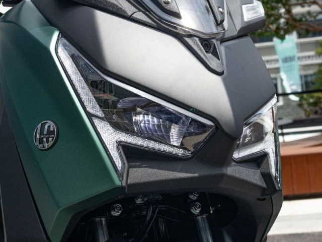 Lingchen 007 giao dien nhu Yamaha XMax cong nghe hon han Honda SH ma co gia re nhu Vision