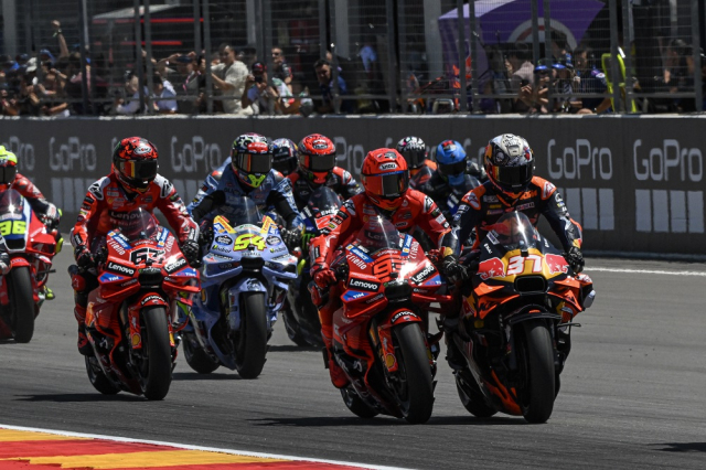 Marc Marquez ruc chay o Aragon cuoc dua khien Fan me man - 4