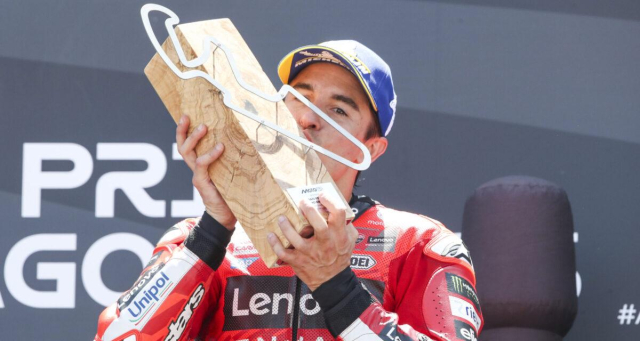 Marc Marquez ruc chay o Aragon cuoc dua khien Fan me man - 5