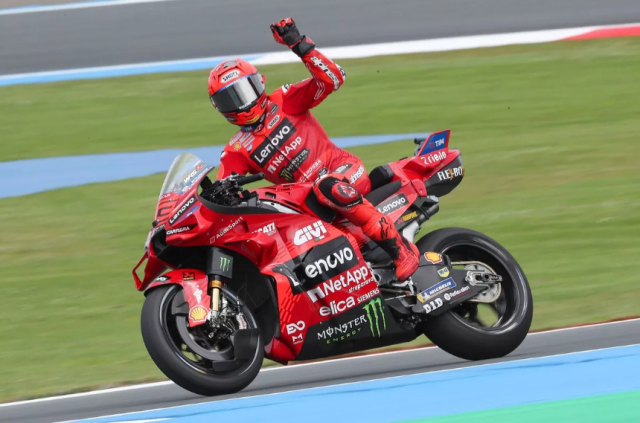 Marc Marquez va chien thang cam xuc tai Sprint Race MotoGP Ha Lan huynh de tuong tan nghet tho