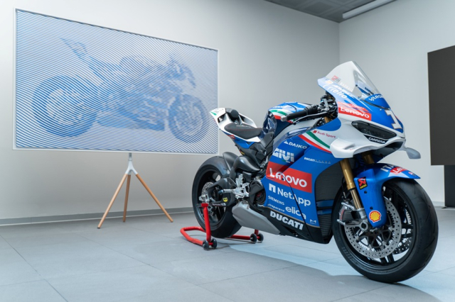 Panigale V4 Tricolore Italia ra mat khi nghe thuat va toc do cung hoa nhip