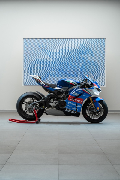 Panigale V4 Tricolore Italia ra mat khi nghe thuat va toc do cung hoa nhip - 5