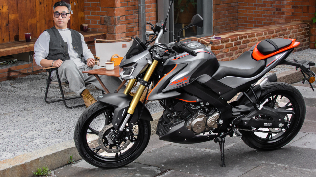 QJMotor SRK 125 S Nakedbike 125cc moi toanh cho anh em yeu toc do va phong cach